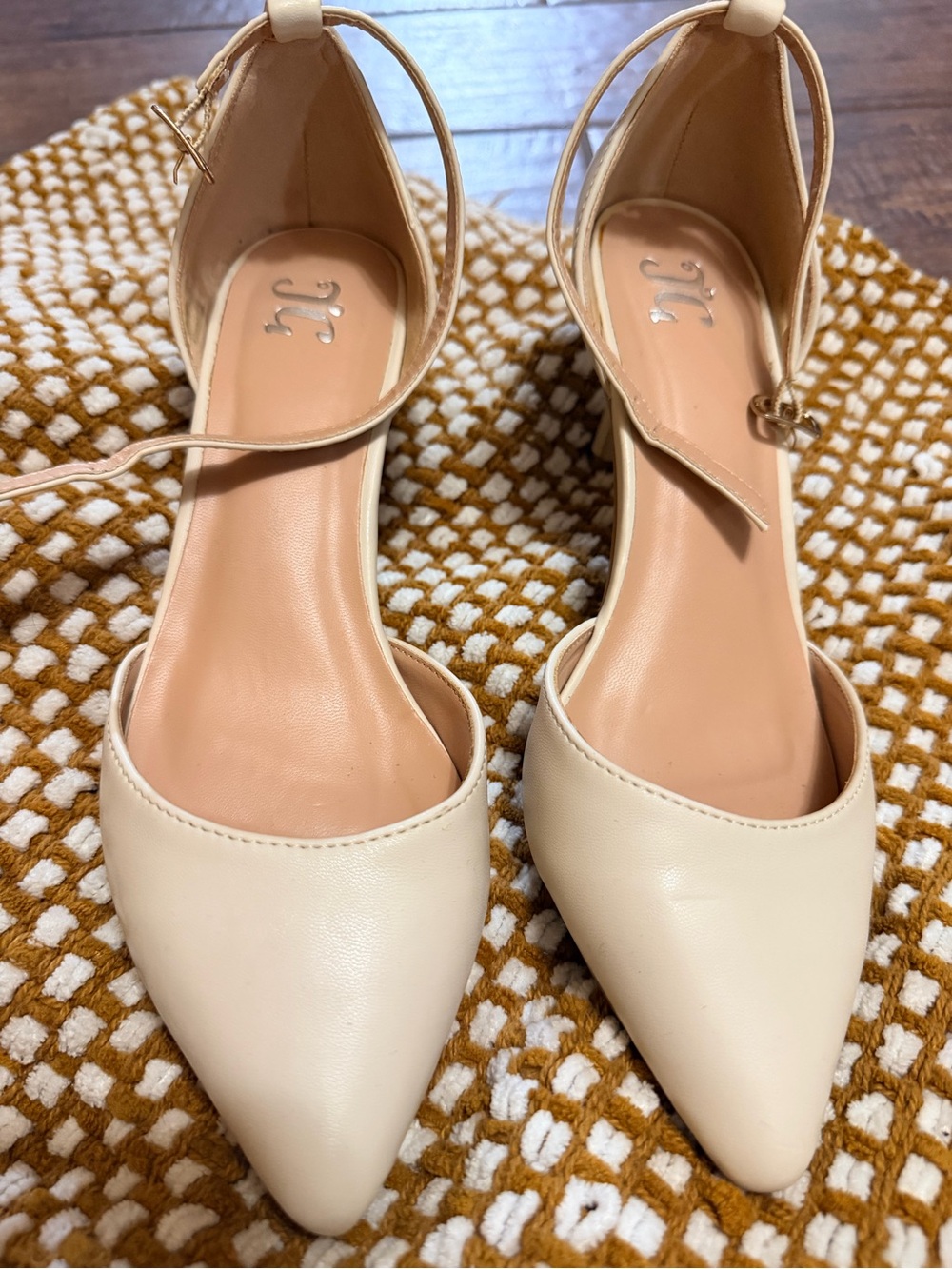 Women’s Ivory Pointed Toe Ankle Strap Pump